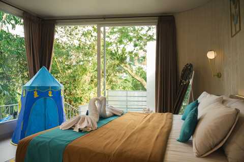 heha-waterfall-launch-cabin-suite