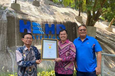 muri-record-the-biggest-waterfall-man-made-in-indonesia